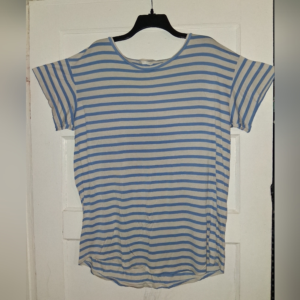 H&M Like🆕️ Blue and White Striped Short Sleeve Tee.